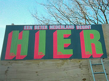 Vier A0-posters met de tekst Een beter Nederland begint hier